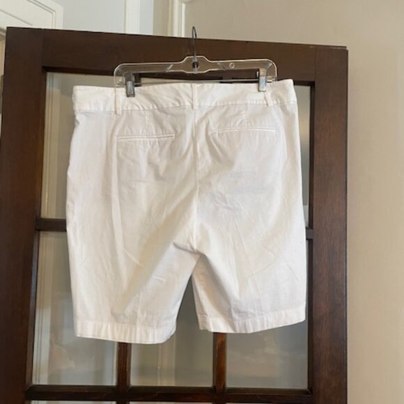 Ann Taylor Signature White Shorts, Size 14 - Picture 4 of 5